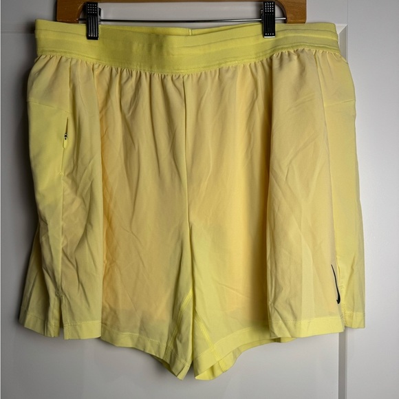 Nike yoga dri-fit standard fit 6in inseam yellow xxl - Picture 1 of 8